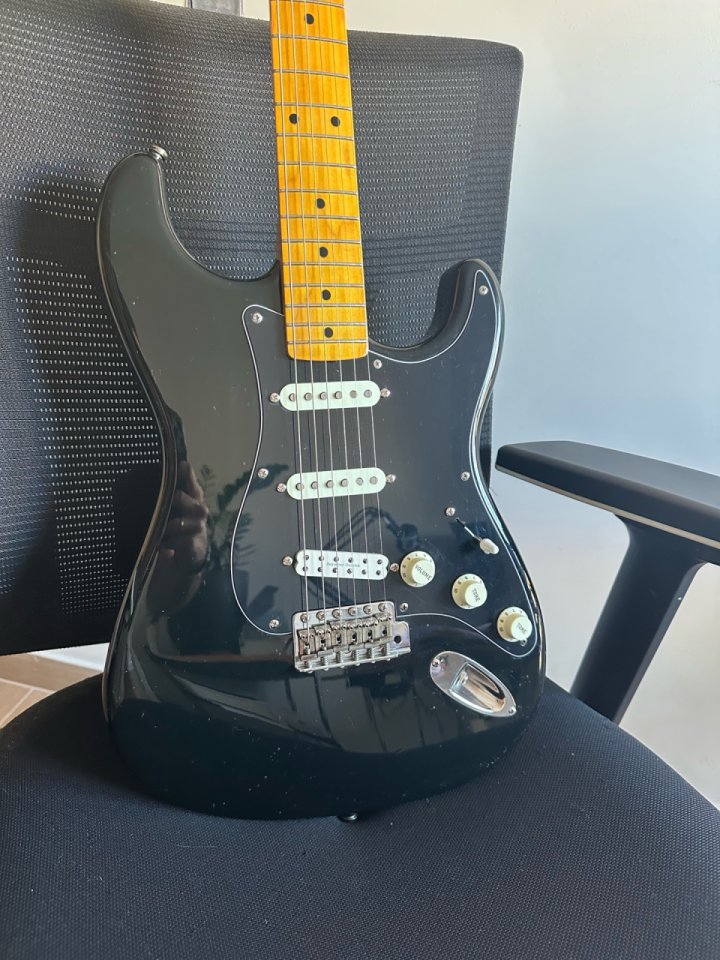 VENDO/CAMBIO Fender Stratocaster 57 made japan modificada de segunda mano · Foto 3 de 9 · Valencia · 890 €