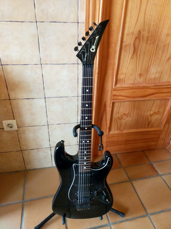 Charvel Model 3 1986 Japon / Dimarzio DP151 PAF / Floyd Rose