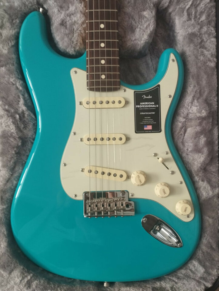 Fender American Pro II Stratocaster RW Miami Blue