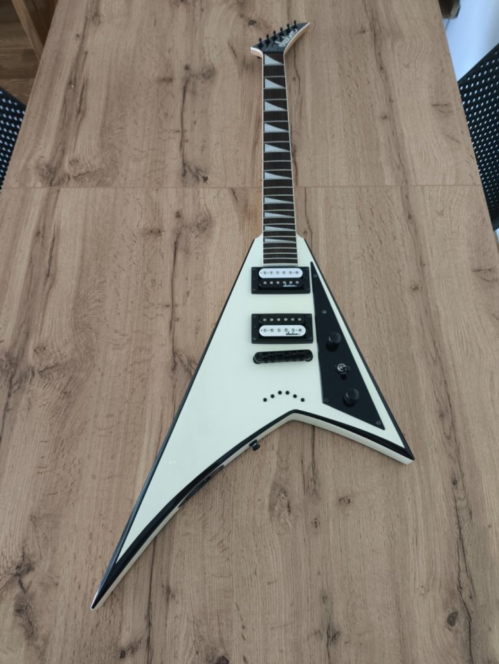 Guitarra Jackson JS22 RR de segunda mano · Foto 1 de 8 · Madrid · 250 €
