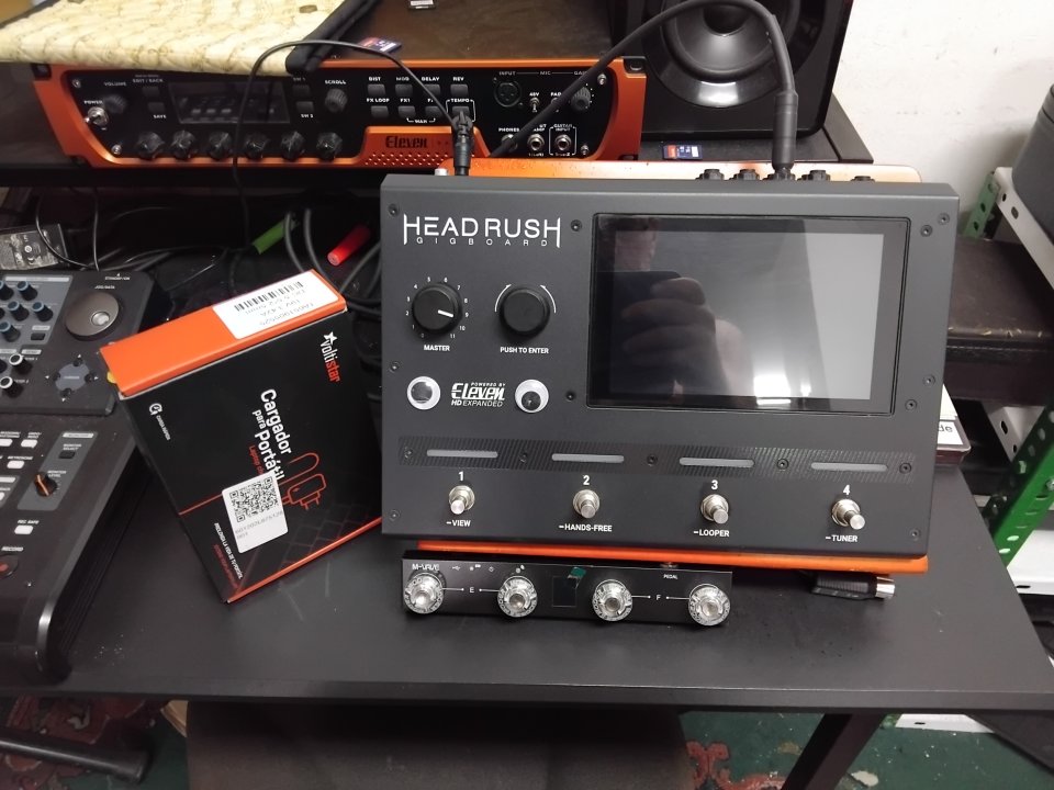 Headrush Gigboard + IRs + Choptones + Fuente extra + pedal midi de segunda mano · Foto 1 de 6 · Huesca · 260 €