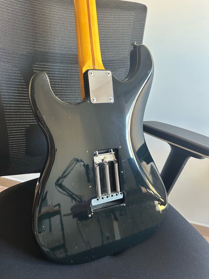 VENDO/CAMBIO Fender Stratocaster 57 made japan modificada de segunda mano · Foto 5 de 9 · Valencia · 890 €