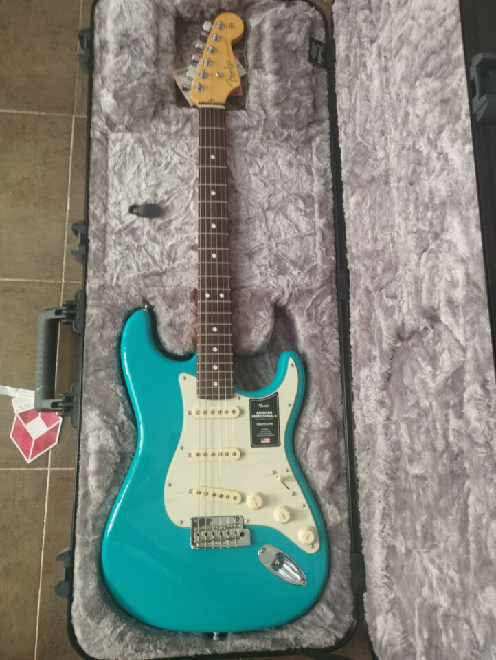 Fender American Pro II Stratocaster RW Miami Blue