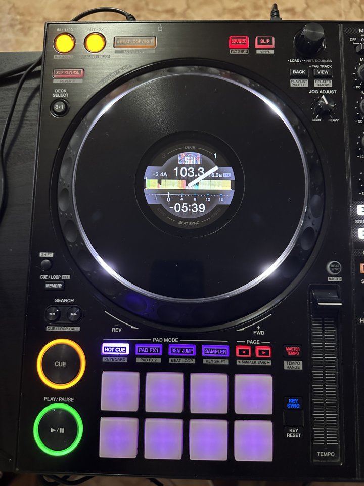 Controladora Pioneer DDJ 1000 y extras de segunda mano · Foto 5 de 10 · Murcia · 1150 €