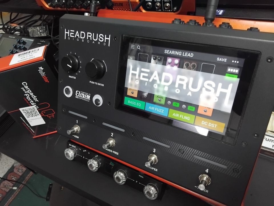 Headrush Gigboard + IRs + Choptones + Fuente extra + pedal midi de segunda mano · Foto 2 de 6 · Huesca · 260 €