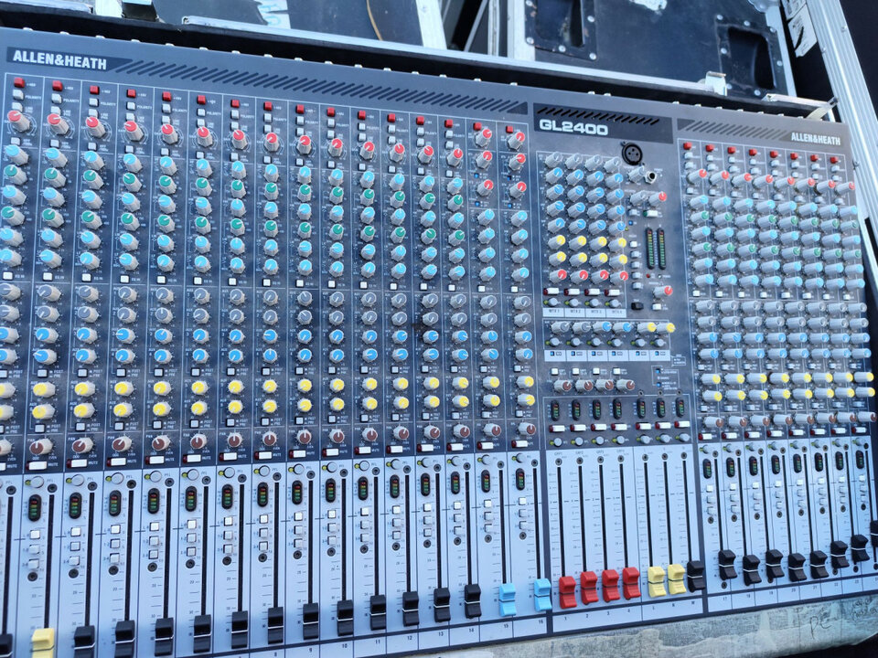 Mesa de Mezclas ALLENHEATH GL2400