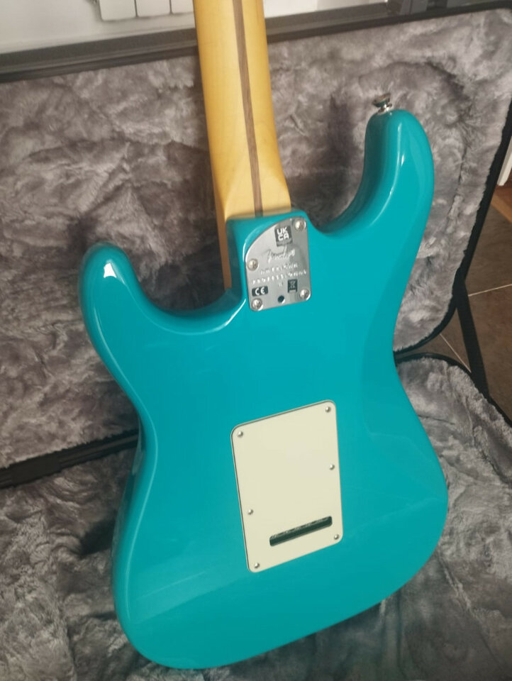 Fender American Pro II Stratocaster RW Miami Blue