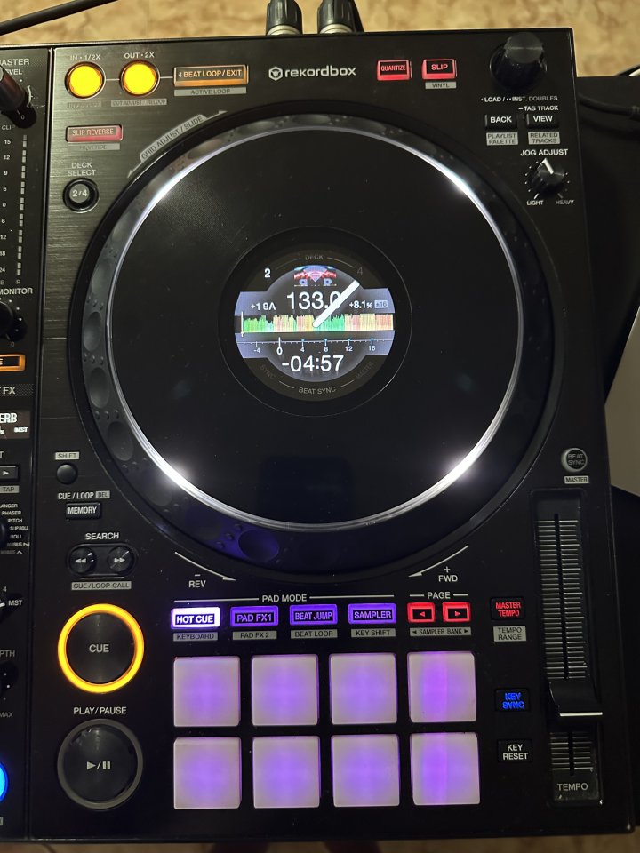 Controladora Pioneer DDJ 1000 y extras de segunda mano · Foto 6 de 10 · Murcia · 1150 €
