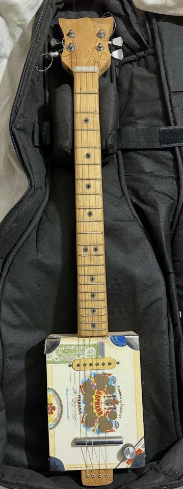 LCA Guitars, cigar box lap steel por bigsby B12 plateado original o Duesenberg.