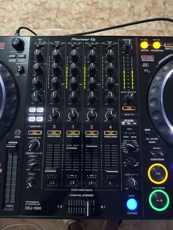 Controladora Pioneer DDJ 1000 y extras de segunda mano · Foto 7 de 10 · Murcia · 1150 €