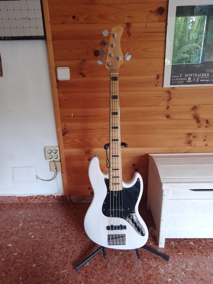 Sire V7 Vintage Swamp Ash WB 5 cuerdas