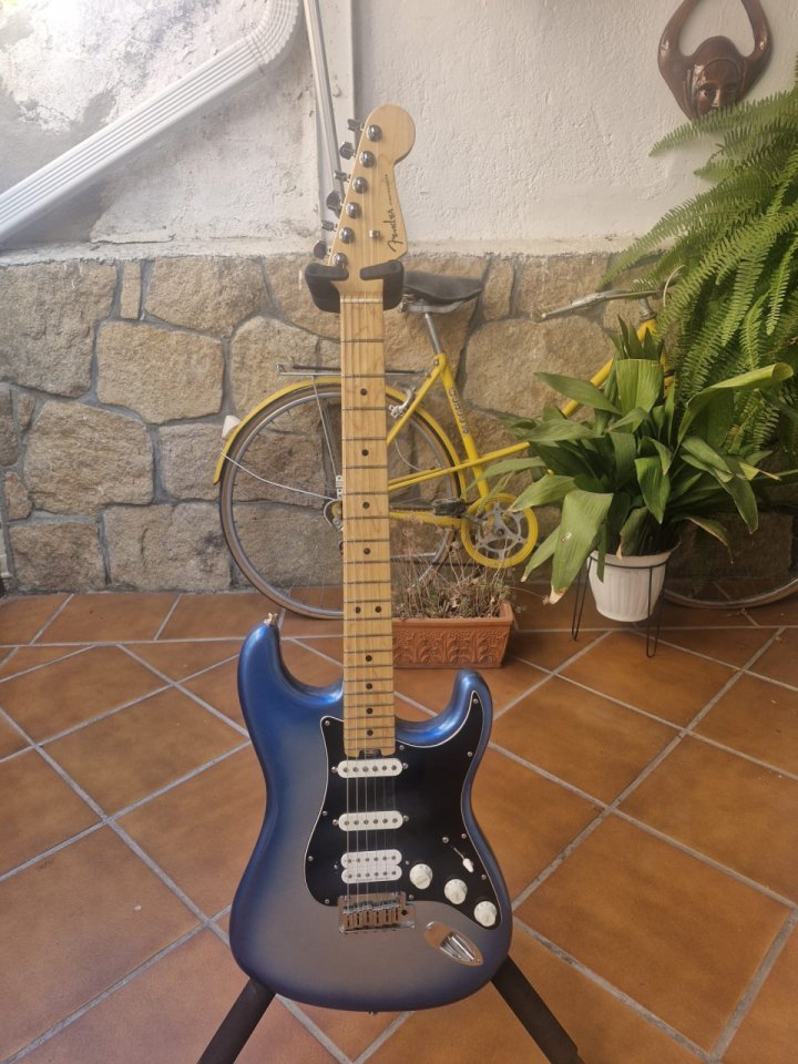 Fender Stratocaster Elite Blue Sky 2017