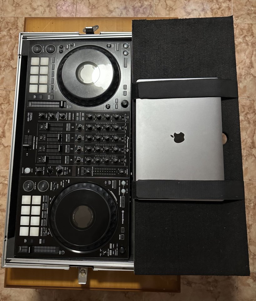 Controladora Pioneer DDJ 1000 y extras de segunda mano · Foto 8 de 10 · Murcia · 1150 €