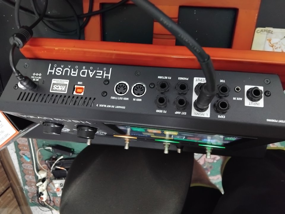 Headrush Gigboard + IRs + Choptones + Fuente extra + pedal midi de segunda mano · Foto 5 de 6 · Huesca · 260 €