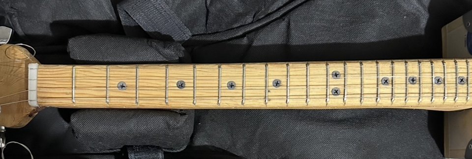 LCA Guitars, cigar box lap steel por bigsby B12 plateado original o Duesenberg.