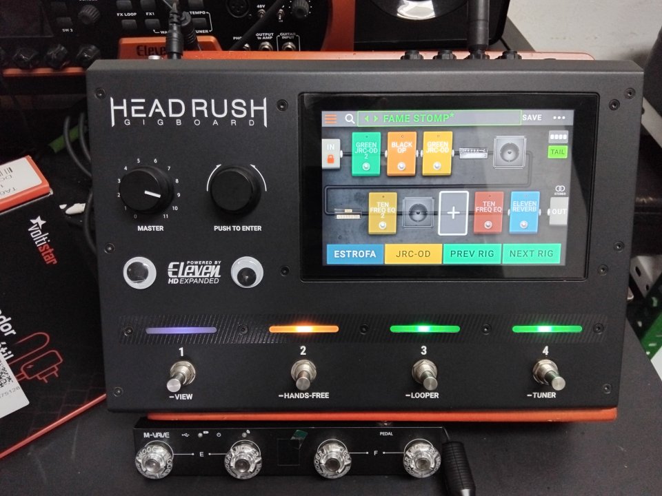 Headrush Gigboard + IRs + Choptones + Fuente extra + pedal midi de segunda mano · Foto 6 de 6 · Huesca · 260 €