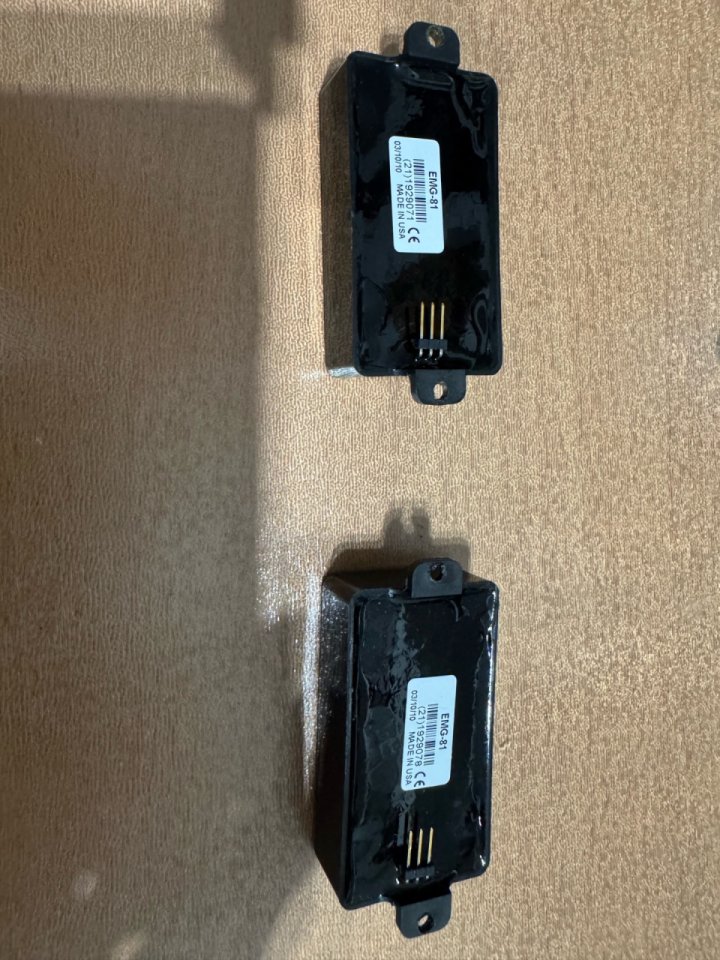 Set Emg 81 (x2) de segunda mano · Foto 4 de 4 · Ourense · 60 €