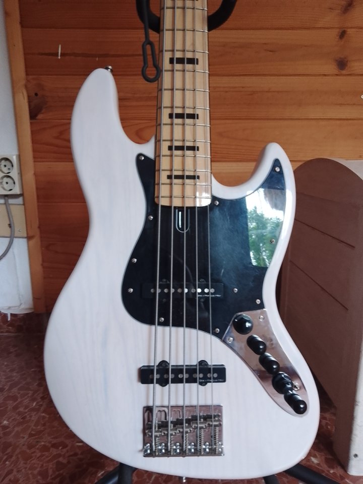 Sire V7 Vintage Swamp Ash WB 5 cuerdas