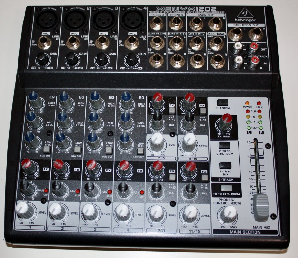 Mesa de mezclas Behringer Xenyx 1202
