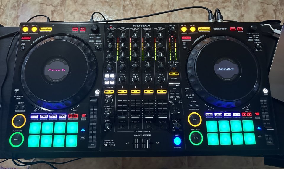 Controladora Pioneer DDJ 1000 y extras de segunda mano · Foto 10 de 10 · Murcia · 1150 €