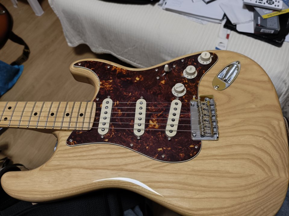 Fender Player Stratocaster LTD Ash (MODIFICADA) . l de segunda mano · Foto 1 de 10 · Madrid · 775 €