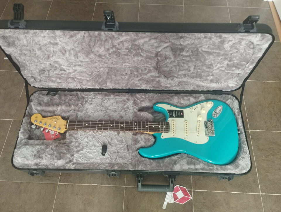 Fender American Pro II Stratocaster RW Miami Blue