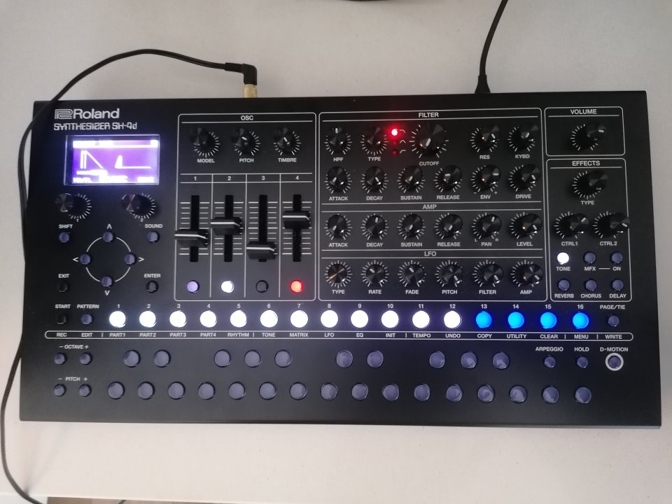 Roland Sh 4d
