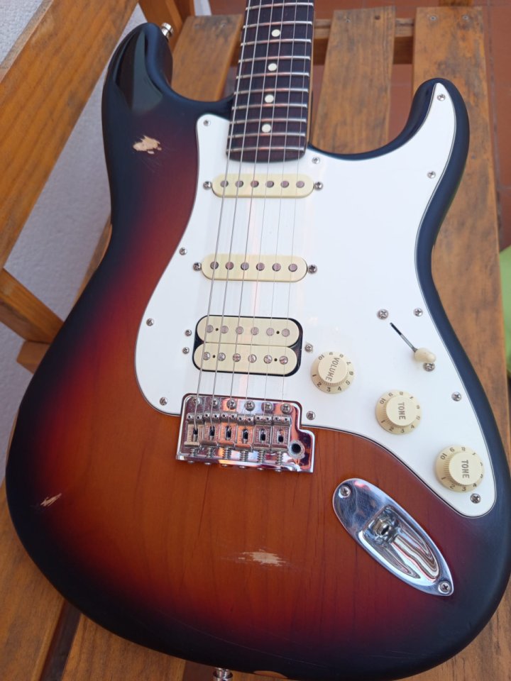 Fender stratocaster performer de segunda mano · Foto 8 de 10 · Cáceres · 750 €