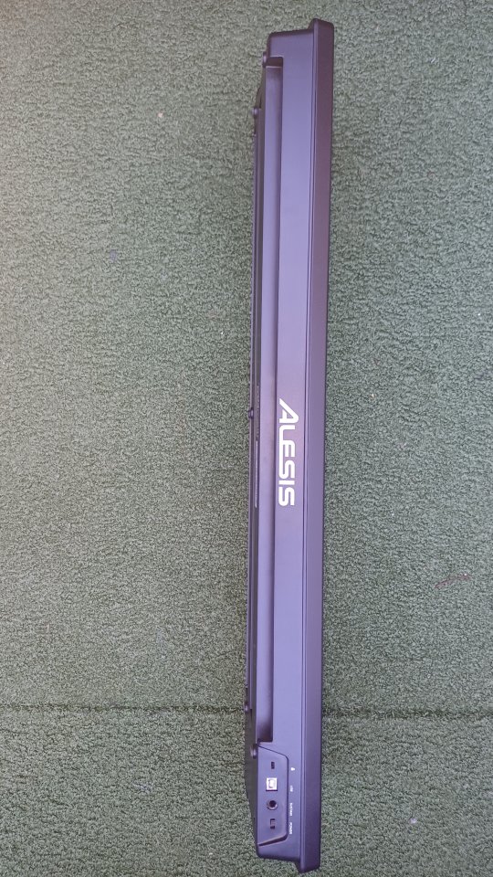 Alesis Q49 MKII de segunda mano · Foto 3 de 5 · Ciudad Real · 45 €