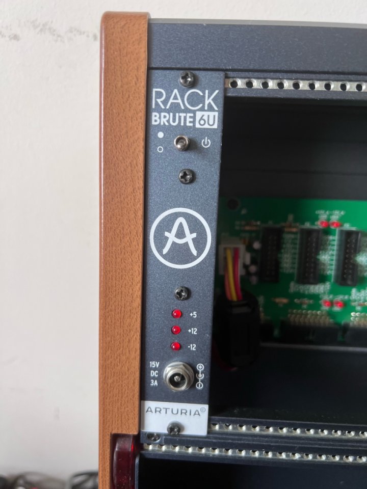 Arturia rackbrute 6u