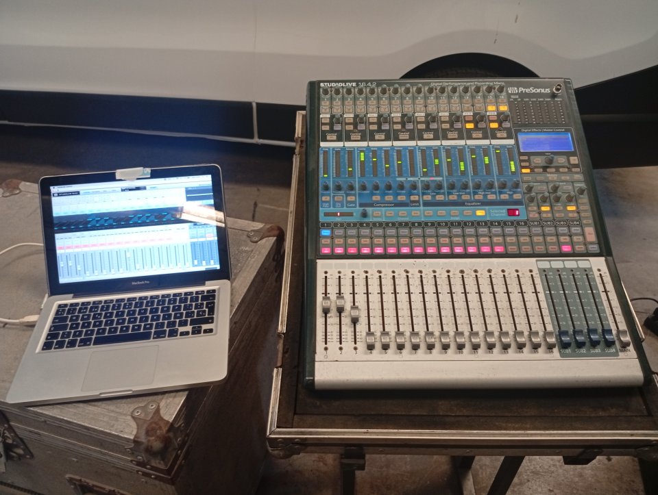 Presonus StudioLive 24 y 16 de segunda mano · Foto 1 de 6 · Sevilla · 750 €