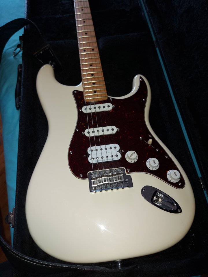 FENDER AMERICAN SPECIAL ( Strato) de segunda mano · Foto 1 de 2 · Madrid