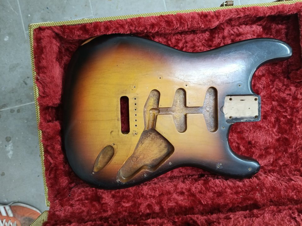 Cuerpo Stratocaster 1 pieza de segunda mano · Foto 3 de 6 · Cádiz · 350 €