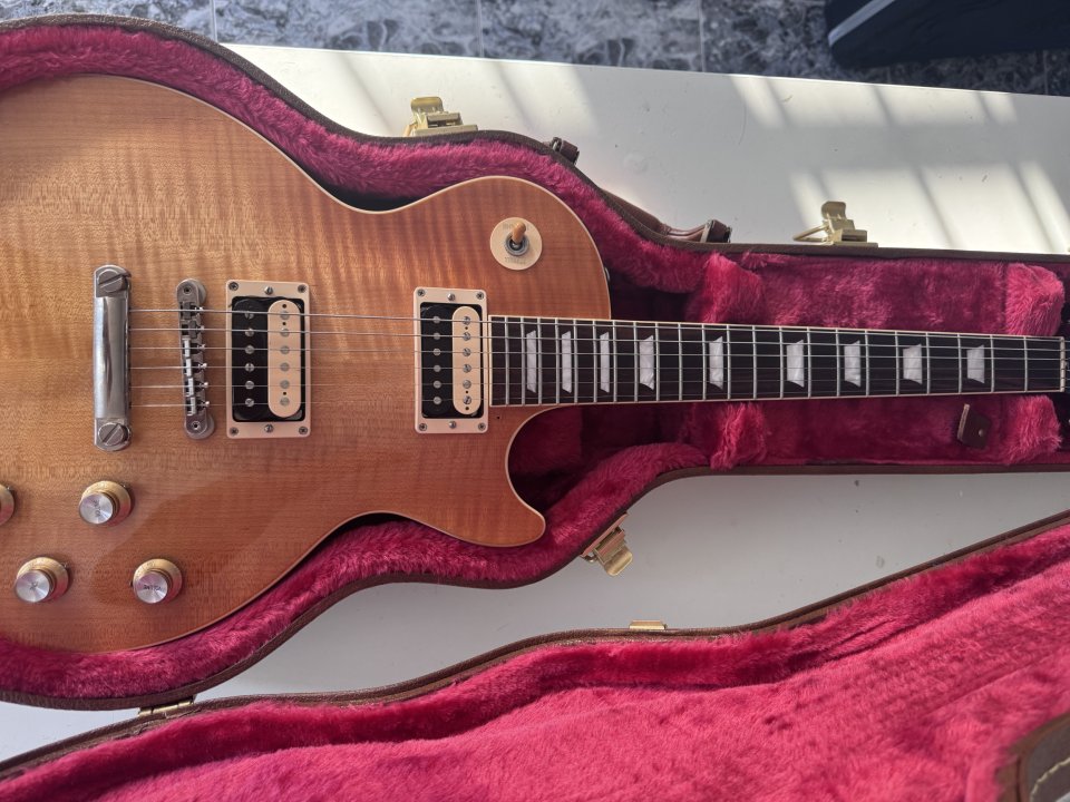 Guitarra Gibson Les Paul Standard 60s 2022 con pastillas Custombucker de segunda mano · Foto 1 de 8 · Valencia · 2000 €