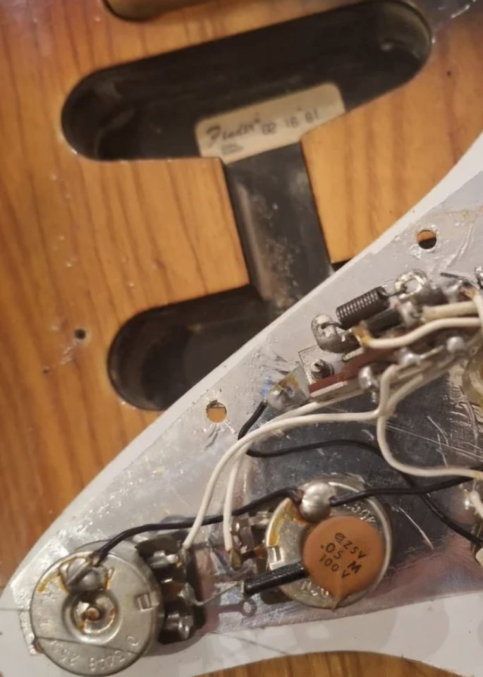 Fender Stratocaster 1979 USA de segunda mano · Foto 6 de 7 · Alicante · 2700 €