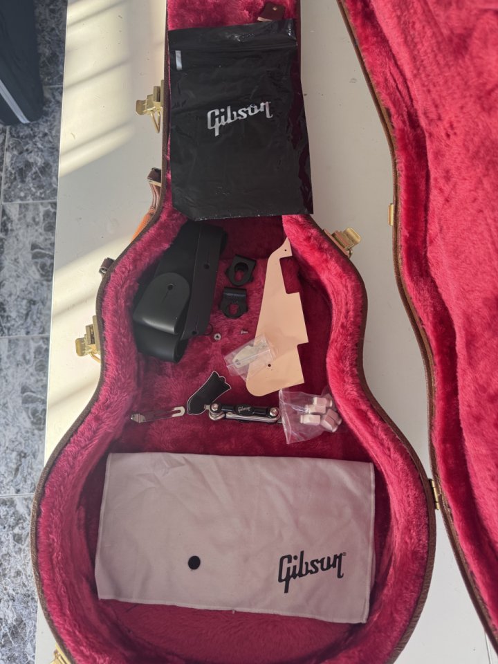 Guitarra Gibson Les Paul Standard 60s 2022 con pastillas Custombucker de segunda mano · Foto 3 de 8 · Valencia · 2000 €