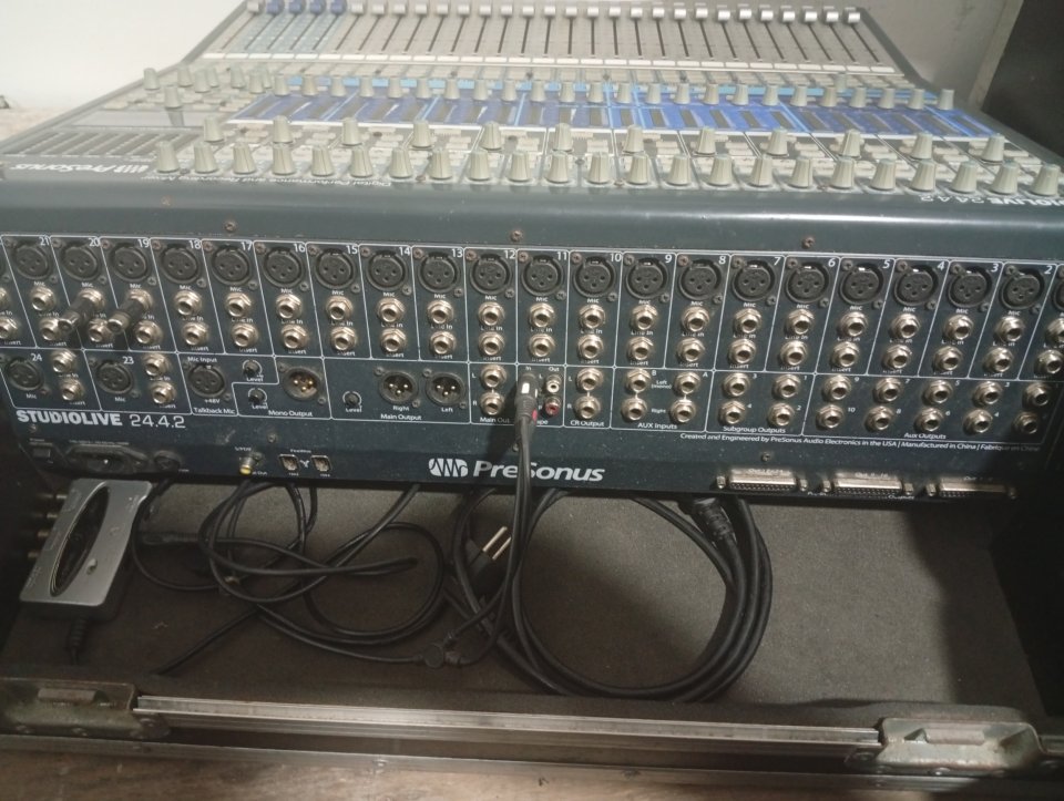 Presonus StudioLive 24 y 16 de segunda mano · Foto 4 de 6 · Sevilla · 750 €