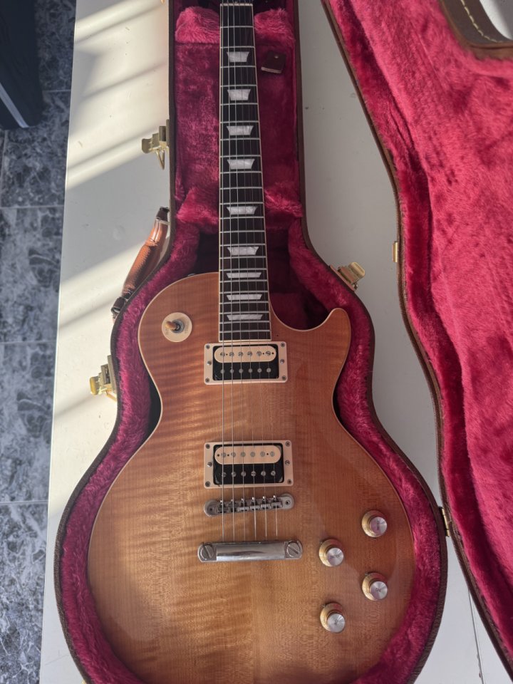Guitarra Gibson Les Paul Standard 60s 2022 con pastillas Custombucker de segunda mano · Foto 4 de 8 · Valencia · 2000 €