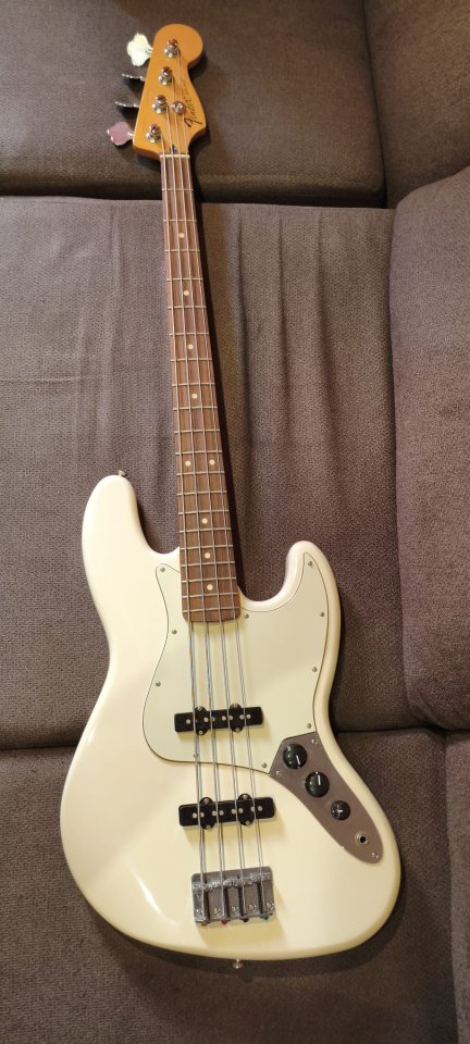 Fender Standard Jazz Bass de segunda mano · Foto 1 de 8 · Madrid · 500 €