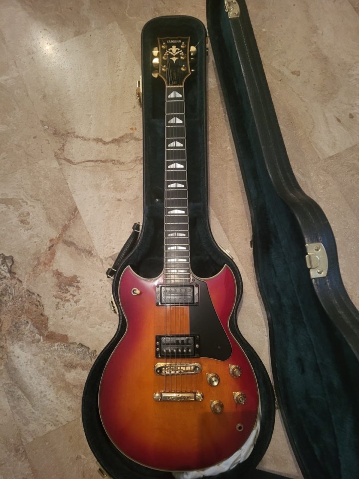 Yamaha SG 2000 de segunda mano · Foto 3 de 3 · Valencia · 2000 €