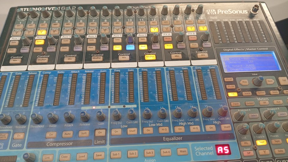 Presonus StudioLive 24 y 16 de segunda mano · Foto 5 de 6 · Sevilla · 750 €