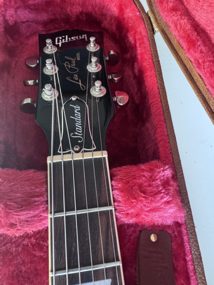 Guitarra Gibson Les Paul Standard 60s 2022 con pastillas Custombucker de segunda mano · Foto 6 de 8 · Valencia · 2000 €