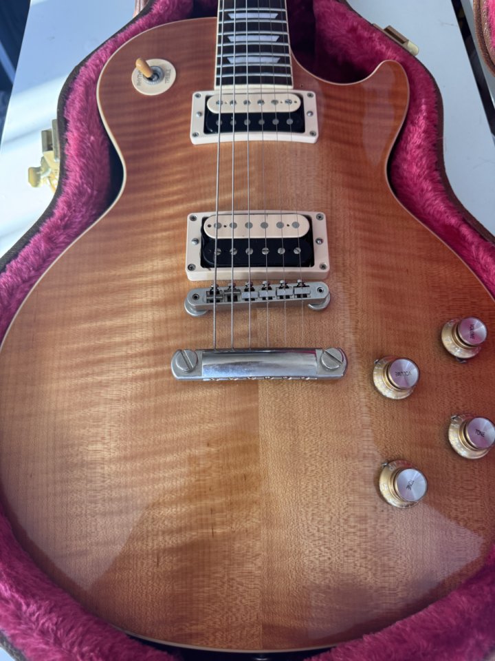 Guitarra Gibson Les Paul Standard 60s 2022 con pastillas Custombucker de segunda mano · Foto 5 de 8 · Valencia · 2000 €