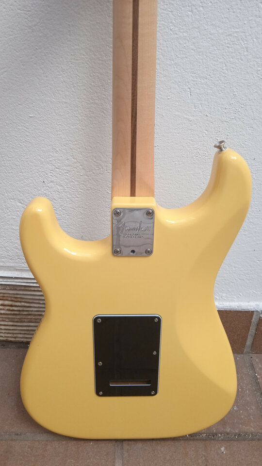 2019 Fender Stratocaster USA Custom Colour + Lace Sensor pickups