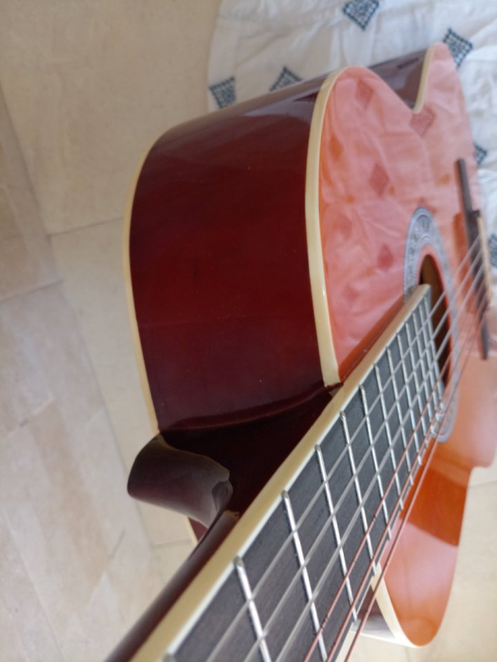 Guitarra clásica Bolero — Estado impecable | Perfecto para principiantes de segunda mano · Foto 3 de 8 · Málaga · 95 €