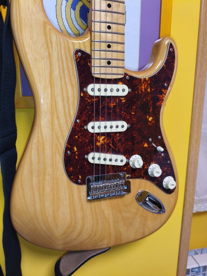 Fender Player Stratocaster LTD Ash (MODIFICADA) . l de segunda mano · Foto 2 de 10 · Madrid · 775 €