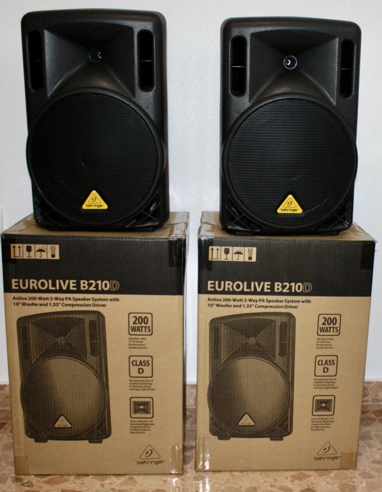 Pareja de altavoces Behringer B210D