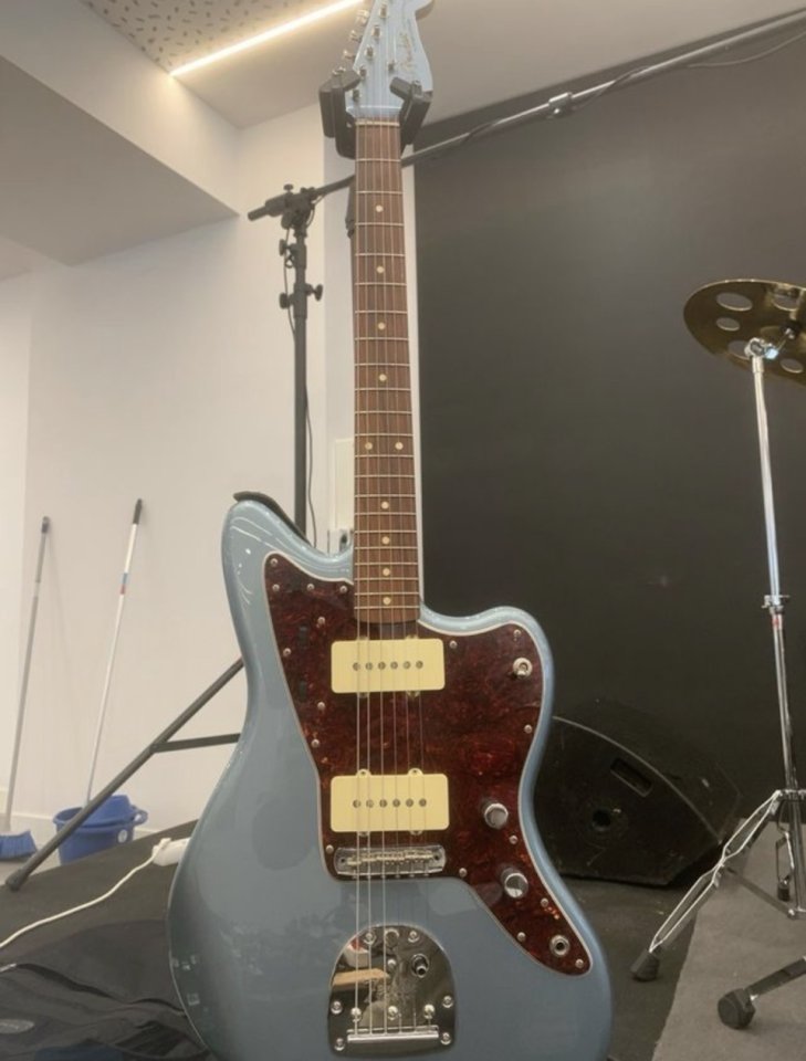 Fender Jazzmaster Vintera II de segunda mano · Foto 1 de 8 · Madrid · 850 €