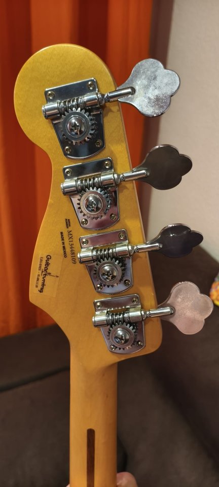 Fender Standard Jazz Bass de segunda mano · Foto 4 de 8 · Madrid · 500 €
