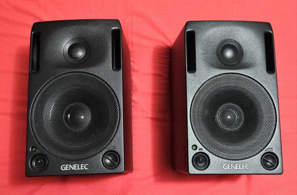 Monitores de estudio Genelec 1029A